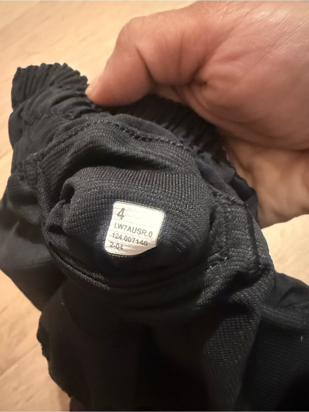 Lululemon Hotty Hot 2.5” short in black - Picture 4 of 4